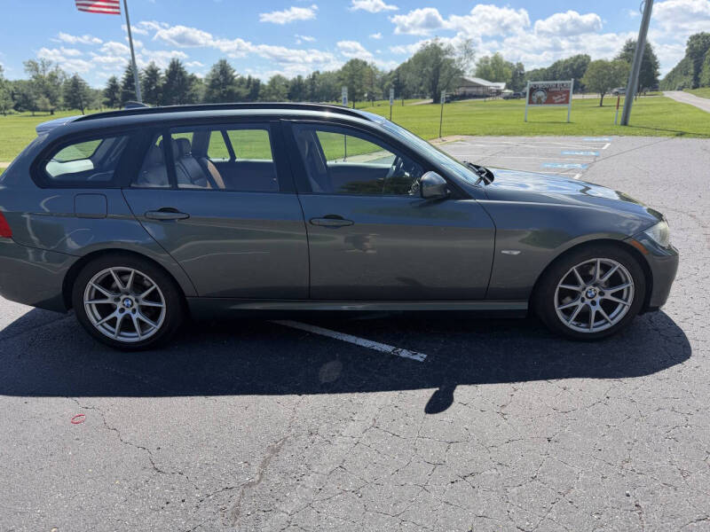 2012 BMW 3 Series 328i xDrive Sports Wagon's photo