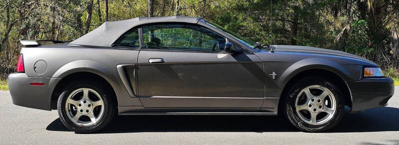 2003 Ford Mustang Deluxe