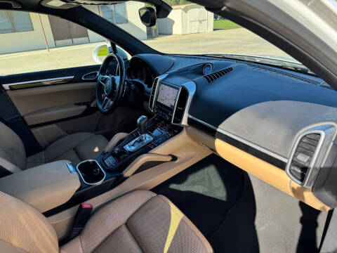 2017 Porsche Cayenne Platinum Edition