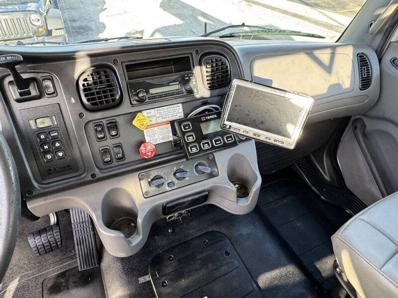 2015 Freightliner M2 106