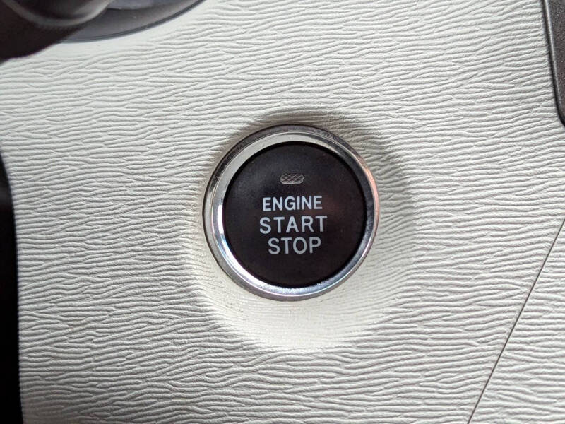 2014 Toyota Sienna XLE 7-Passenger Auto Access Seat