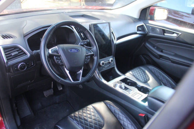 2024 Ford Edge Titanium