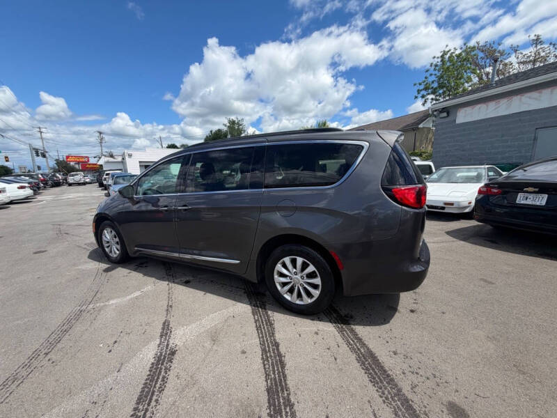 2017 Chrysler Pacifica Touring-L