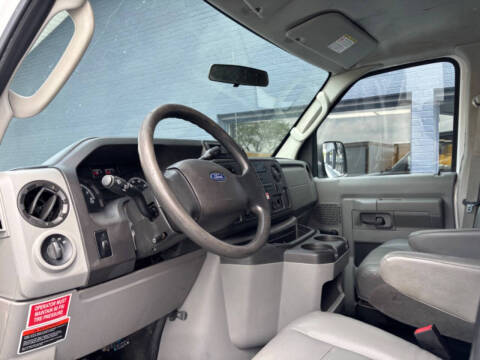 2012 Ford E-Series E-350 SD