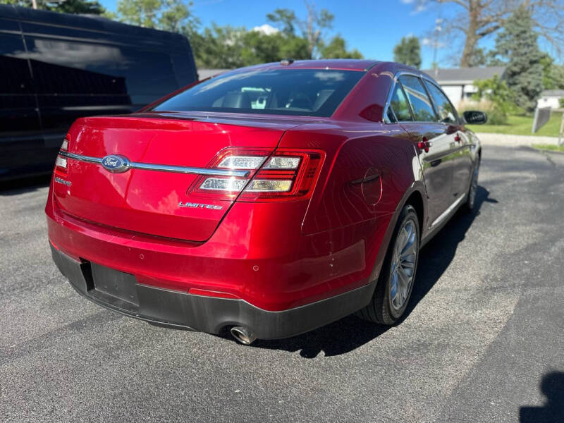 2018 Ford Taurus Limited photo 9