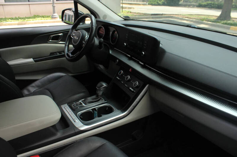 2024 Kia Carnival LX