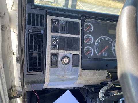 2002 Freightliner FL60