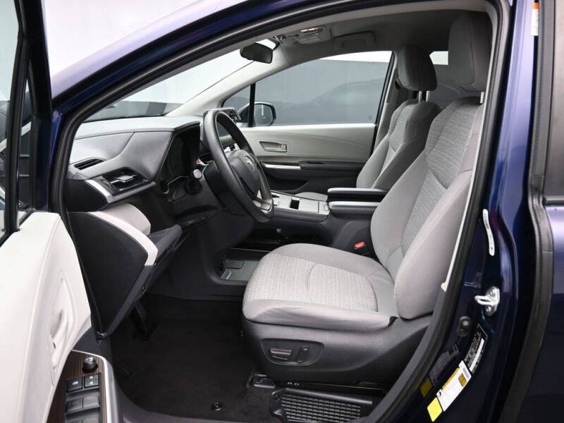 2022 Toyota Sienna LE 8-Passenger