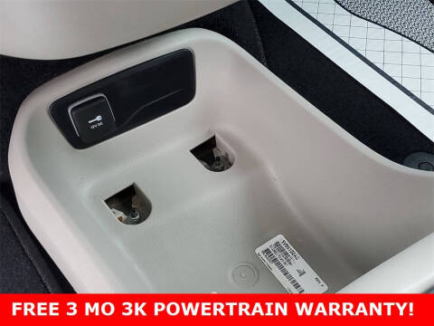 2022 Chrysler Voyager LX