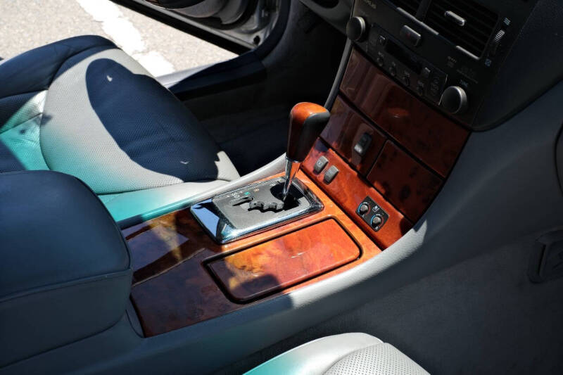 2004 Lexus LS 430