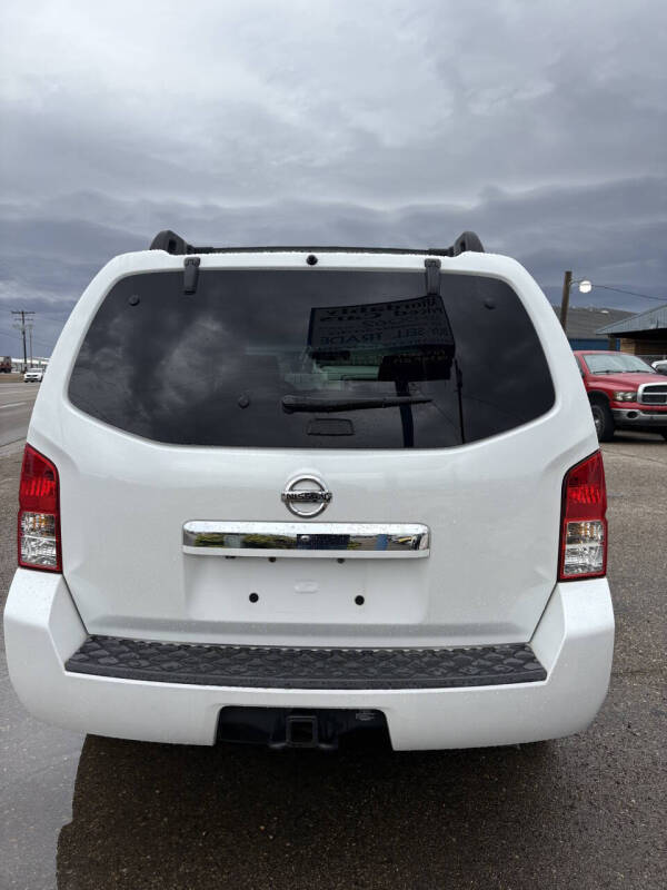 2009 Nissan Pathfinder LE