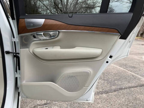 2017 Volvo XC90 T8 eAWD Inscription