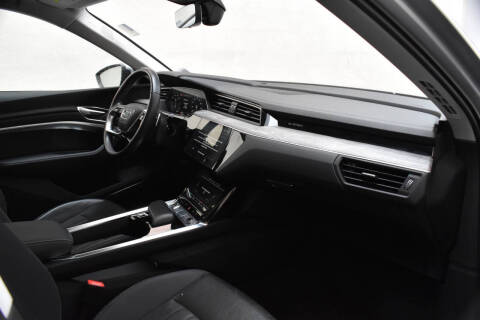 2021 Audi e-tron quattro Premium Plus