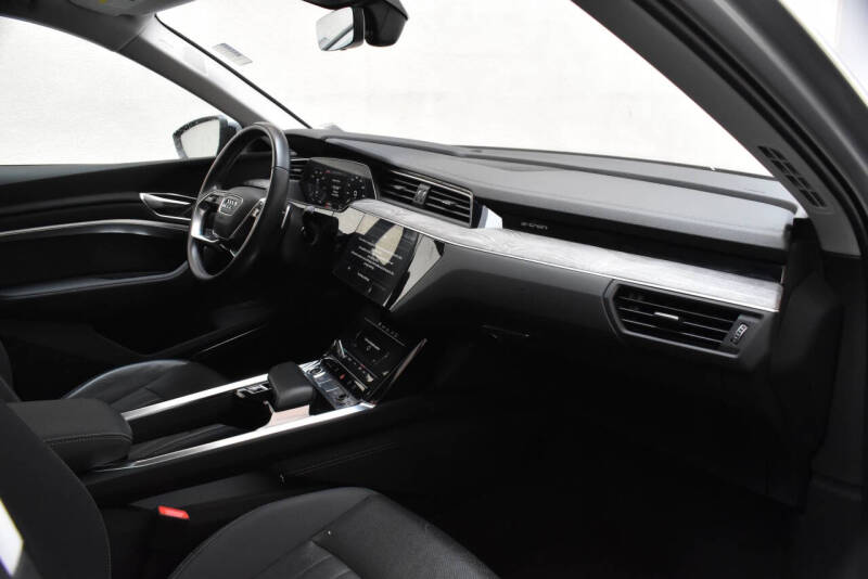 2021 Audi e-tron quattro Premium Plus