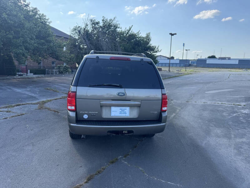 2005 Ford Explorer XLT