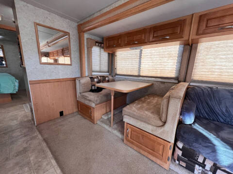 2005 Workhorse Hurricane