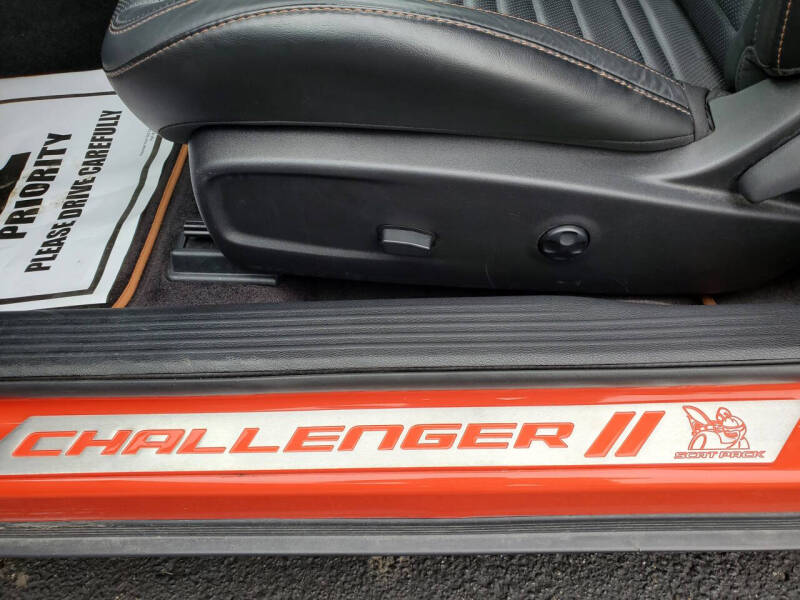 2016 Dodge Challenger 392 HEMI Scat Pack Shaker