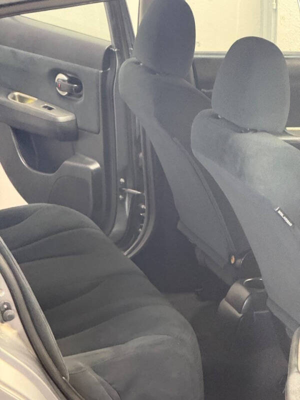 2010 Nissan Versa 1.8 S