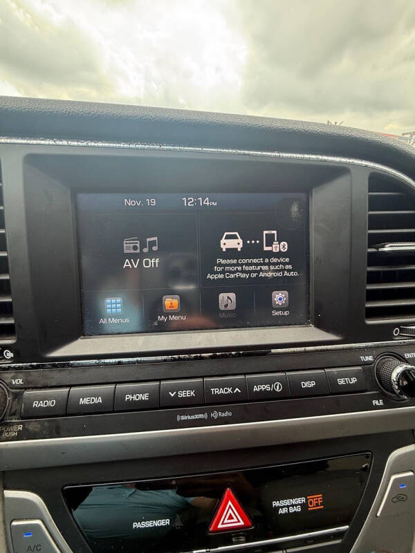 2017 Hyundai Elantra SE