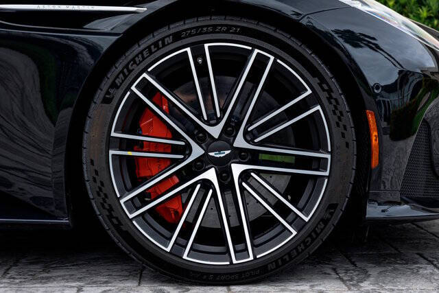 2024 Aston Martin DB12 V8