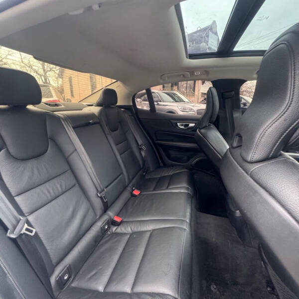 2024 Volvo S60 B5 Plus Dark Theme