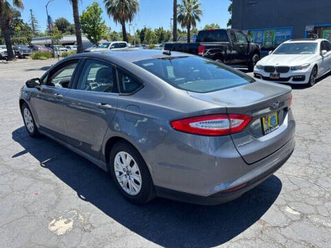 2013 Ford Fusion S