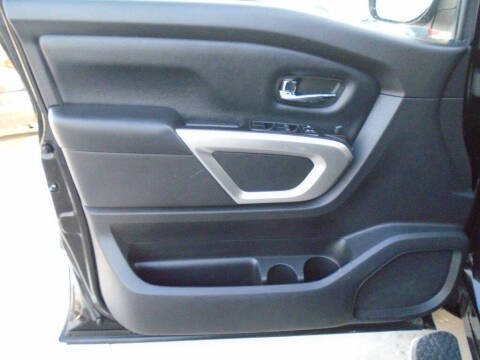 2017 Nissan Titan SV