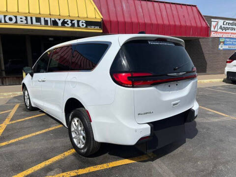 2024 Chrysler Pacifica Touring
