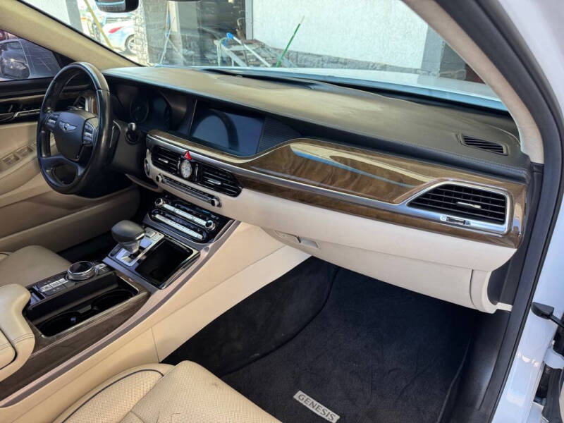 2017 Genesis G90