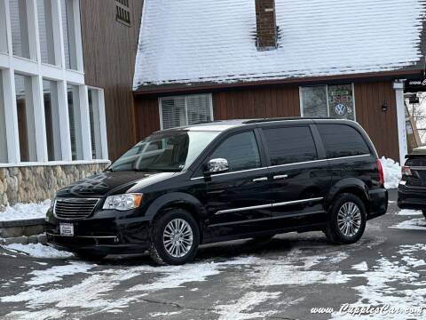 2016 Chrysler Town and Country for sale at Cupples Car Company in Belmont NH