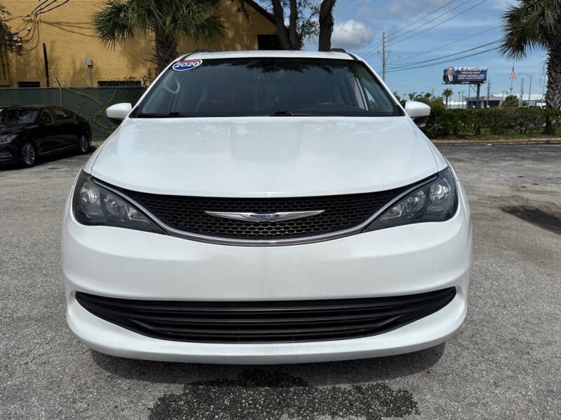 2020 Chrysler Voyager LXi