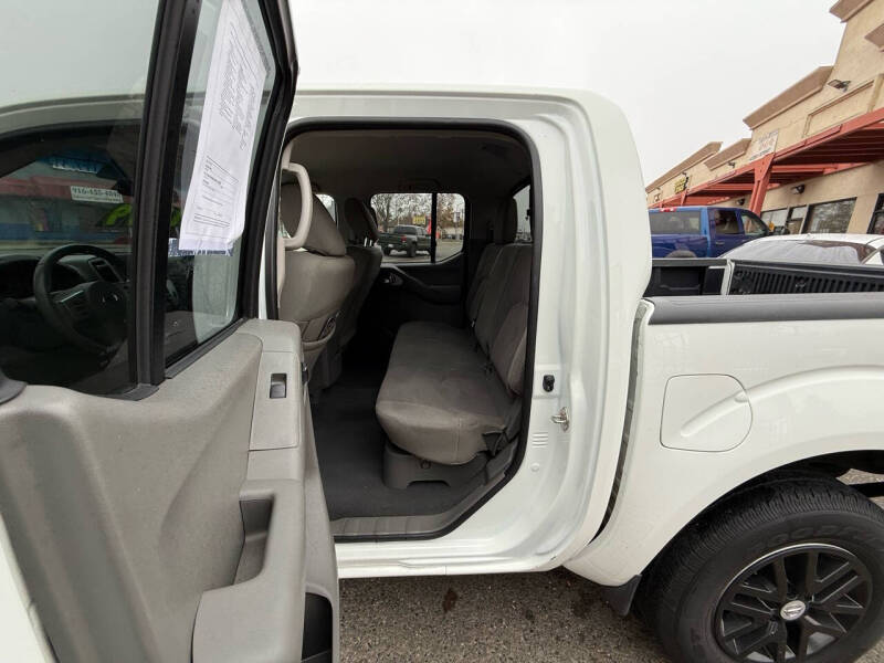 2019 Nissan Frontier SV photo 8