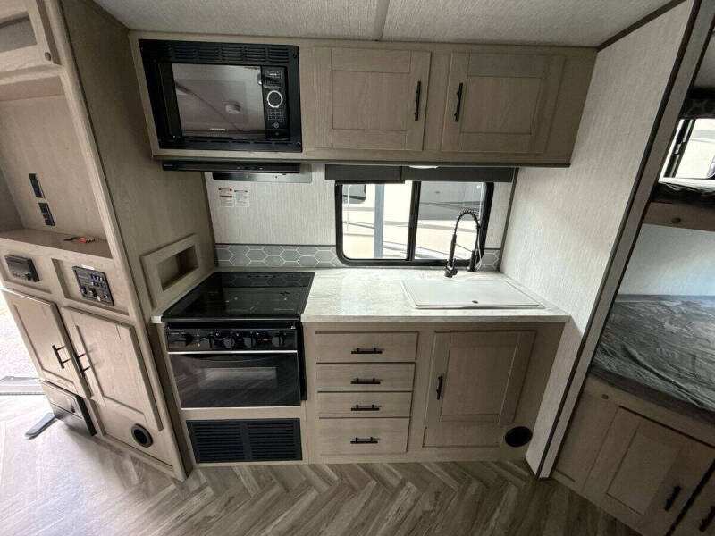 2021 Cruiser RV Shadow