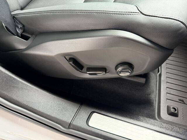 2024 Volvo XC60 B5 Core Dark Theme