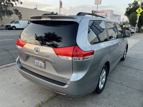 2013 Toyota Sienna LE 7-Passenger Auto Access Seat