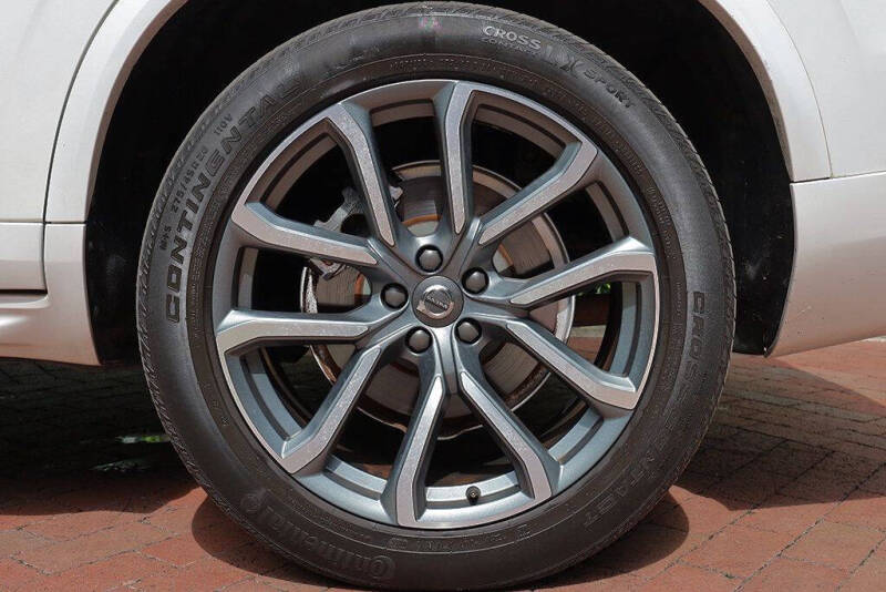 2017 Volvo XC90 T6 Momentum