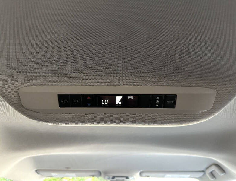 2023 Toyota Sienna LE 8-Passenger