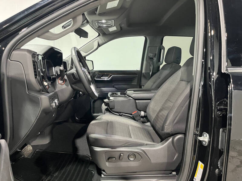 2025 GMC Sierra 1500 Elevation Standard