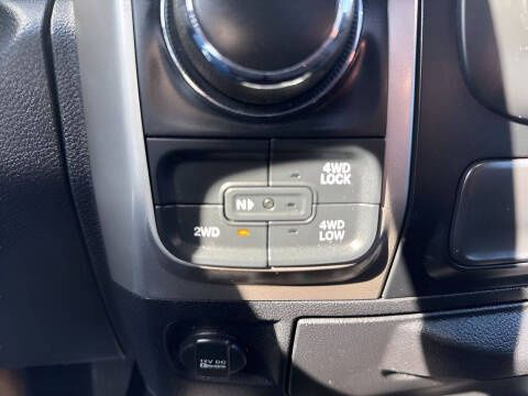2017 RAM 1500 SLT
