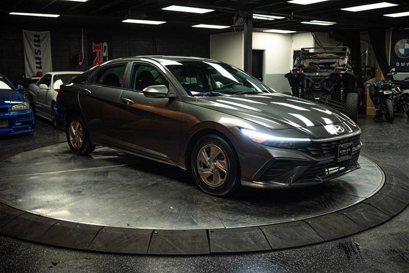 2025 Hyundai Elantra SE