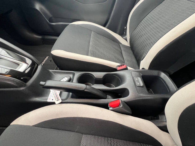 2022 Nissan Versa SV