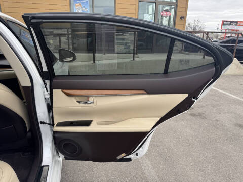 2016 Lexus ES 300h