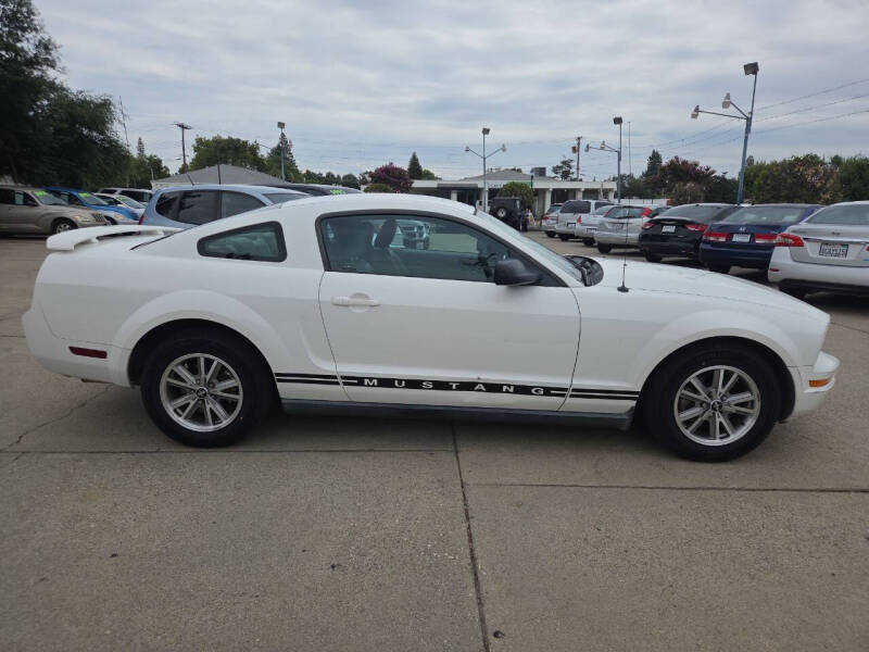 2005 Ford Mustang V6 Premium