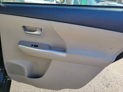 2013 Toyota Prius v Two