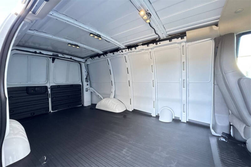 2025 GMC Savana 3500