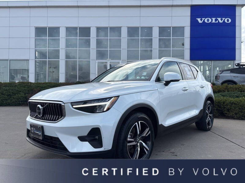2023 Volvo XC40 B5 Plus Bright Theme