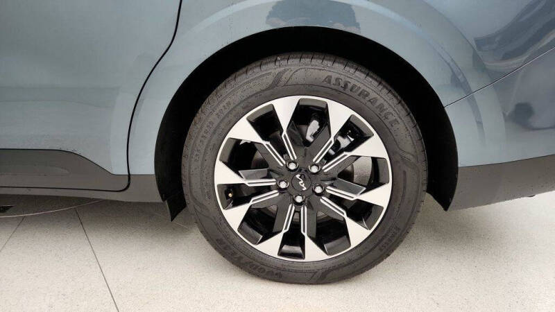 2024 Kia Carnival EX