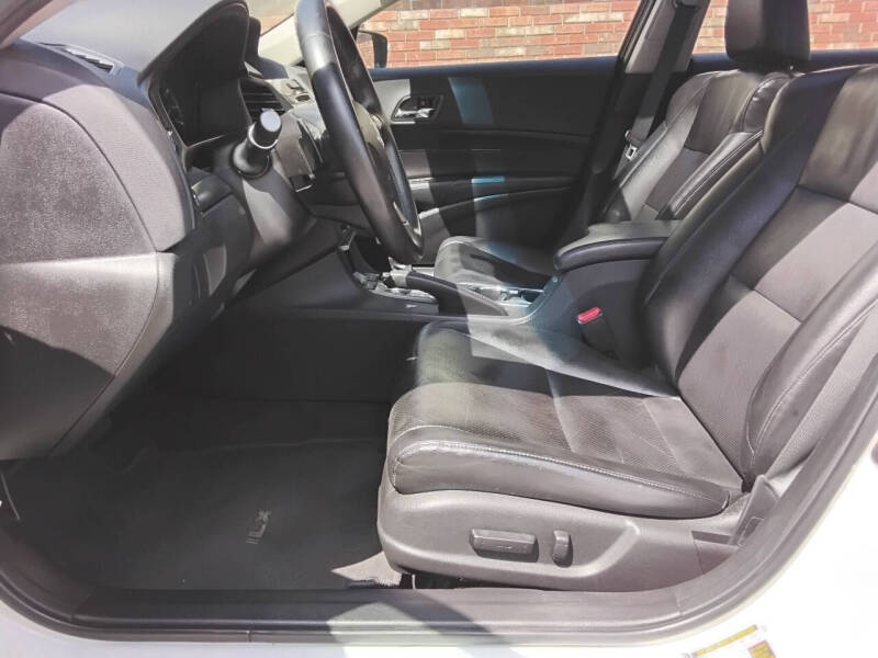 2013 Acura ILX 2.0L w/Tech