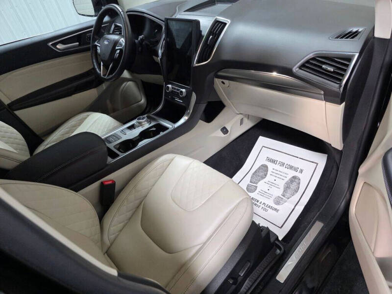 2023 Ford Edge Titanium