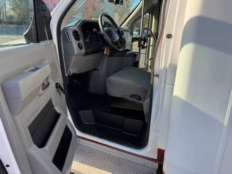 2013 Ford E-Series E-450 SD